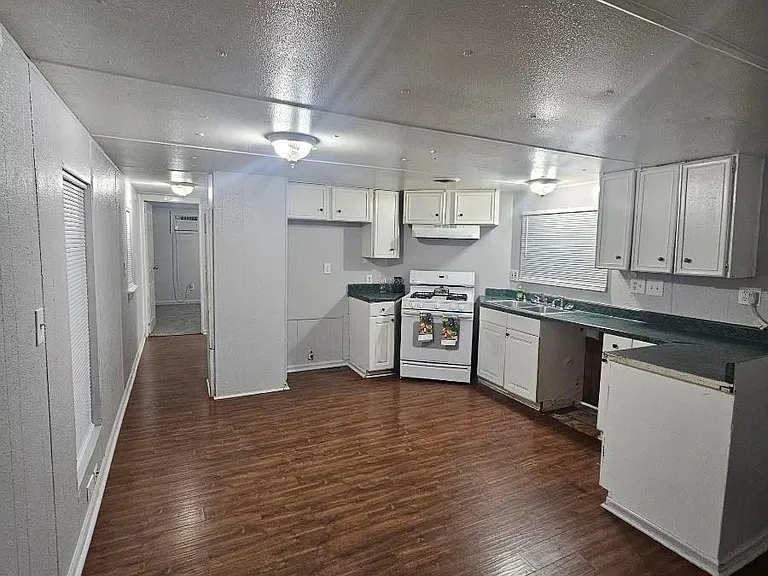 210 Sumac Ln — Photo 1