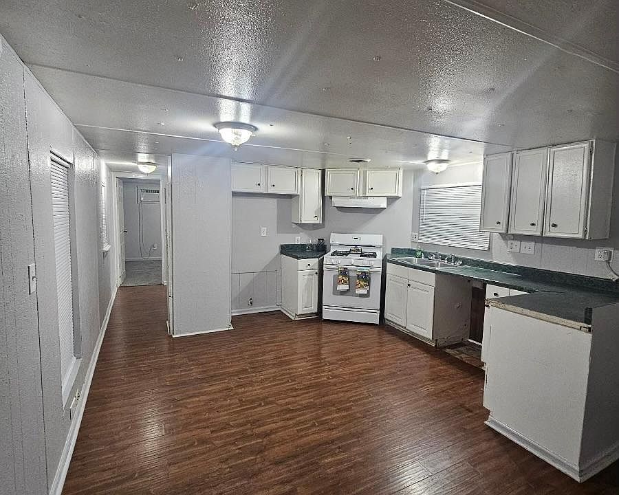 1st image of 210 Sumac Ln
