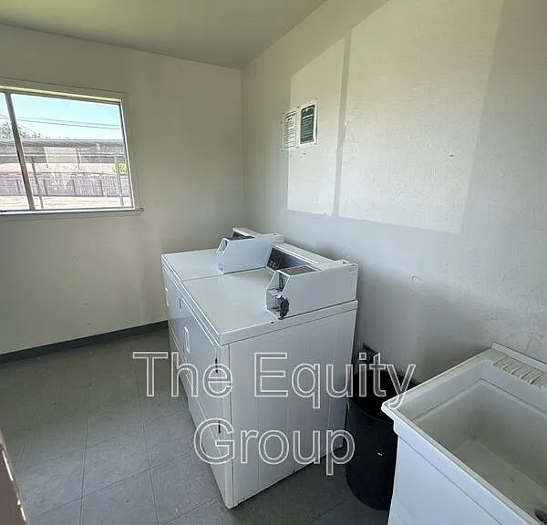 1873 Emma Lee Ln — Photo 22