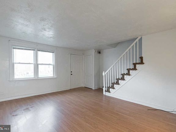 5th image of 6331 Glenloch St