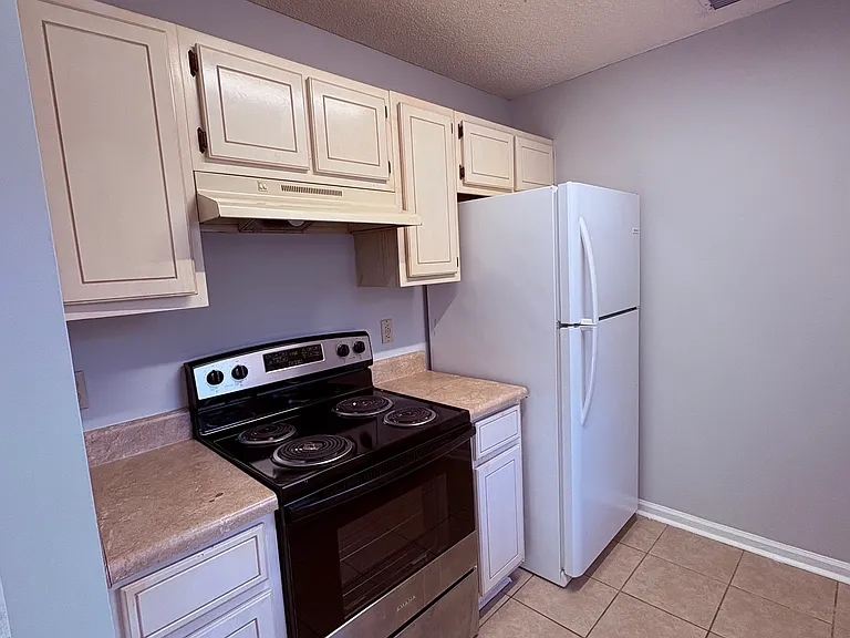 175 Talbot Ct — Photo 18