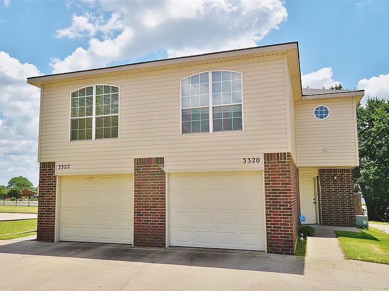 3320-3322 Ridgecrest Cir — Photo 3