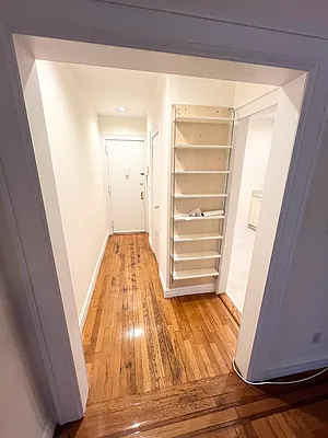 Rented by Metroline Realty | media 1