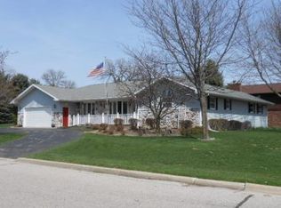 649 N Edgewood Ave, Elkhorn, WI 53121