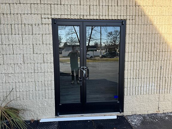 3rd image of 208 W Johnson Hwy