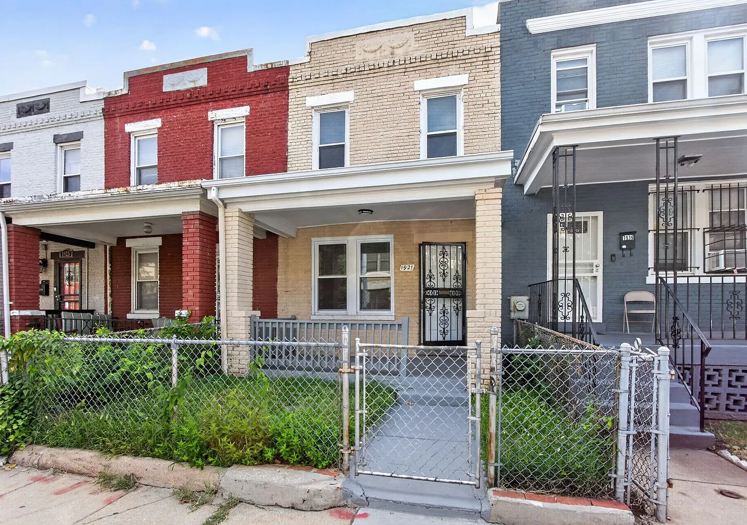 Newly Renovated 4 Bedroom Rowhome with All Utilities Included in Kingman Park — Photo 1
