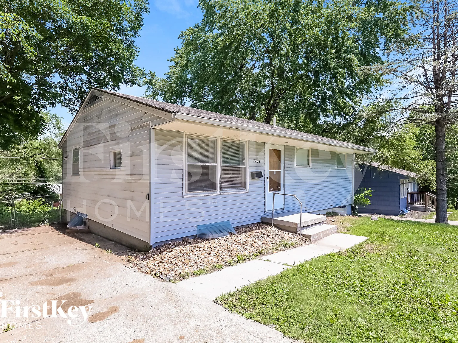3 bed, 2.0 bath, 840 sqft, $1,340 — Photo 2