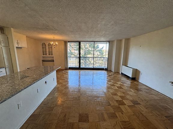 5th image of 60 Longwood Ave APT 408