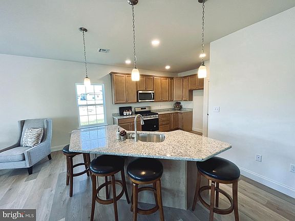 4th image of 257 Gardenia Ln