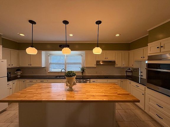 4th image of 1221 N N Rdg