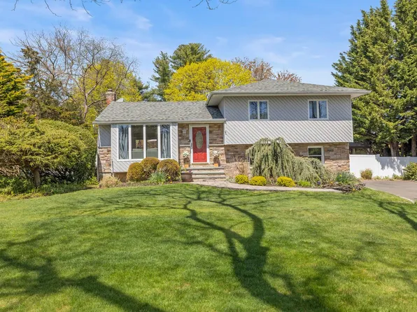 27 Bea Avenue, East Northport, NY 11731