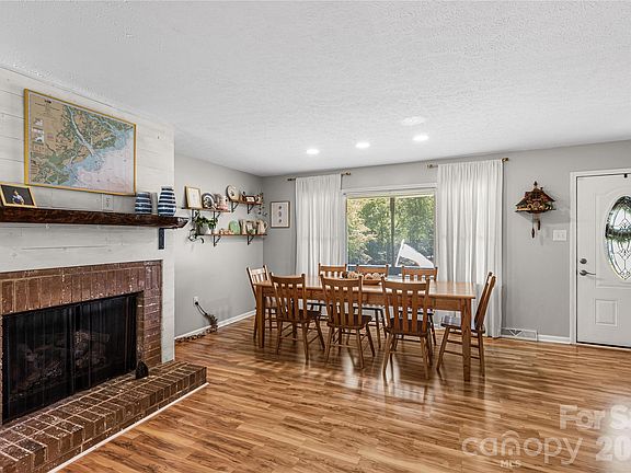 4th image of 1009 Hollow Rd