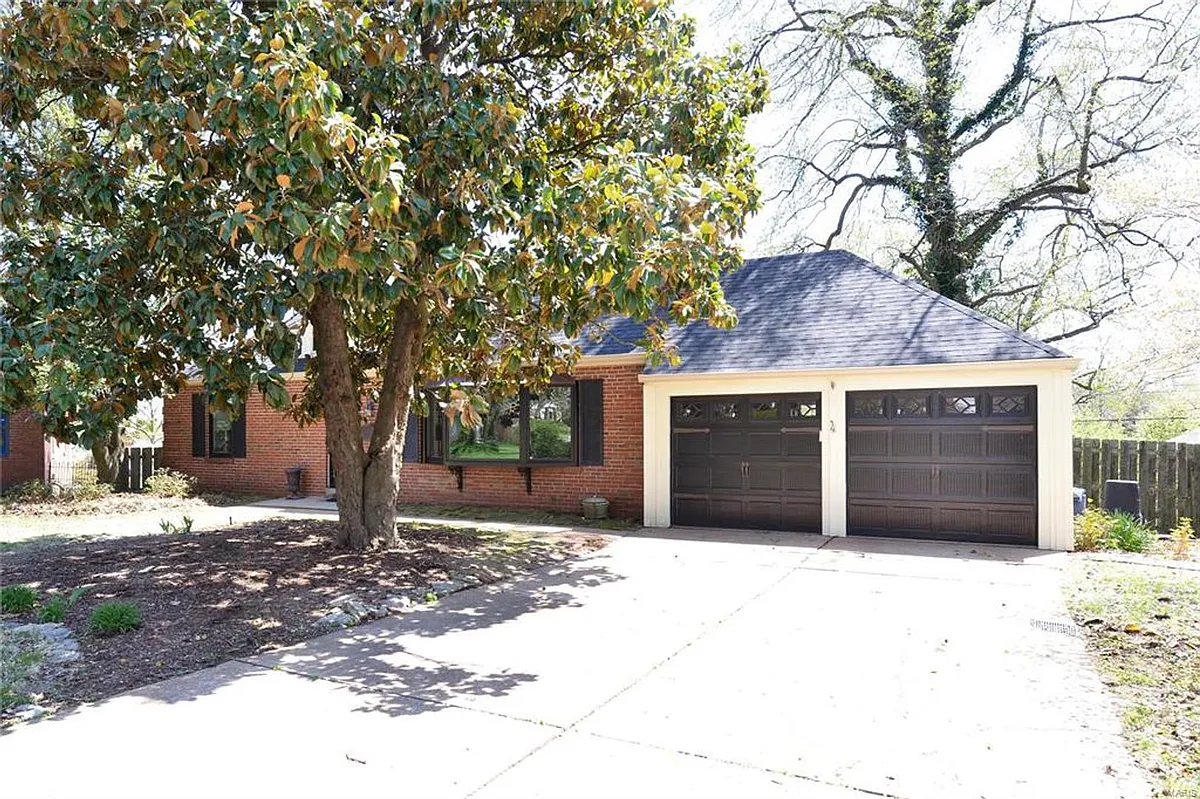 Building Photo - 4 Girard Dr