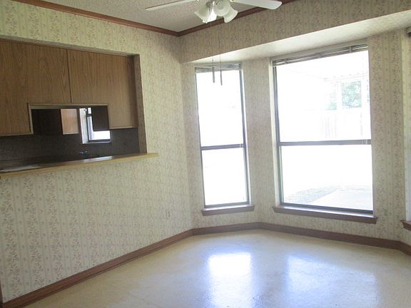 3rd image of 711 Katherine Ct