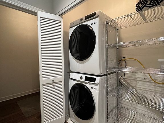 5th image of 1201 S Prairie Ave #3801