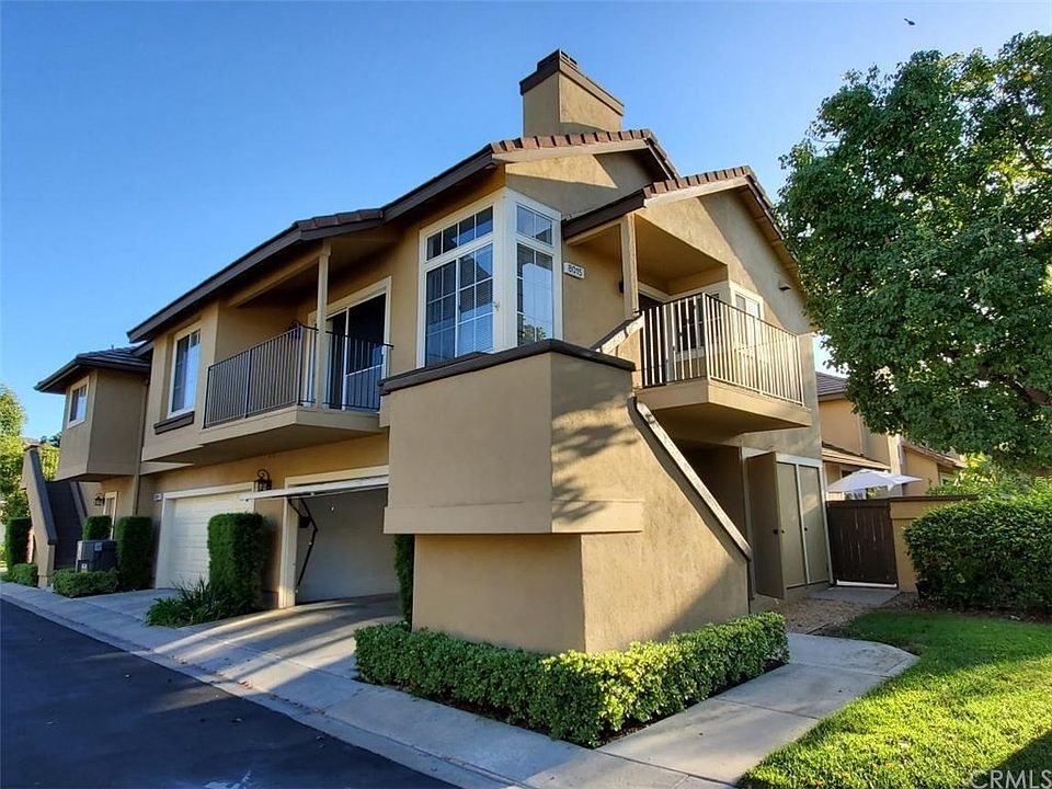 1st image of 8015 E Goldenrod Ln