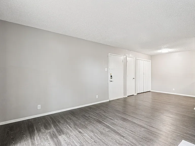 B1 - 2BD, 2BA - 920SF - Living/Dining Room