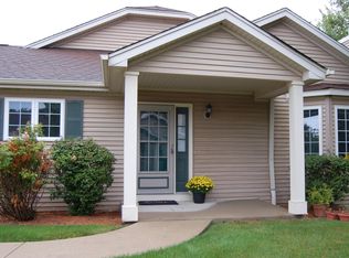 5152 S Hidden Dr #5152, Greenfield, WI 53221