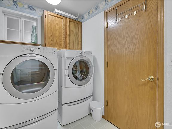 3rd image of 565 Bell Court SE