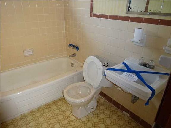 5th image of 2682 Orchid Ave