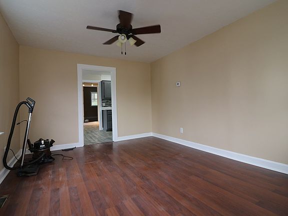 4th image of 2633 E Victory Ct