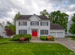 6 Wharton Ct, Kendall Park, NJ 08824