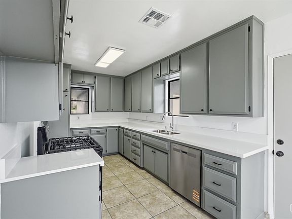 3rd image of 2505 Elton Ave