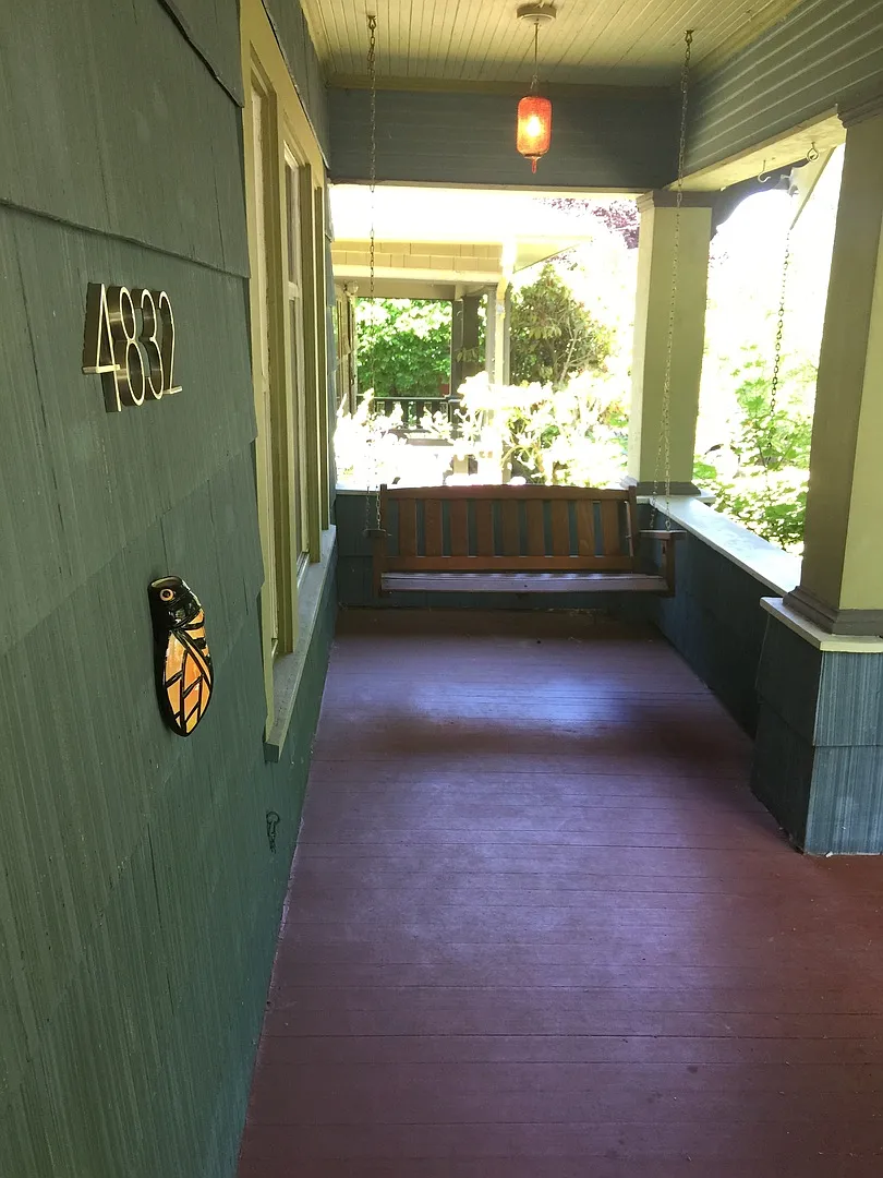2 Weeks Free! Classic Portland Charm with Sunroom and Deck in the Heart of SE, Garbage and Gas In... — Photo 4