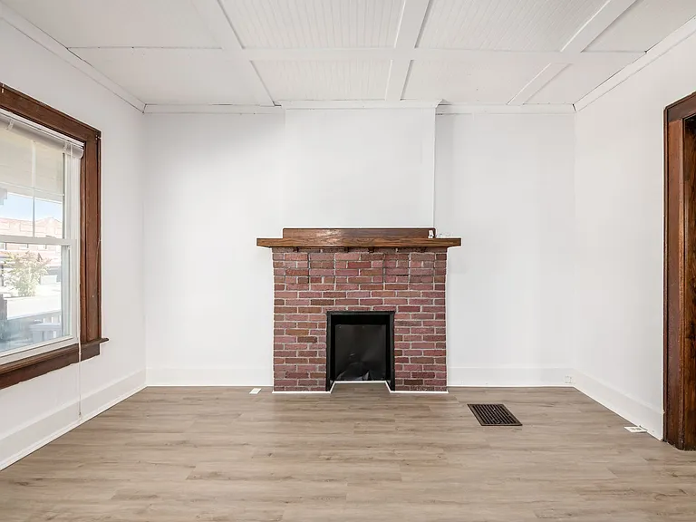 2245 Summit St #2 — Photo 11