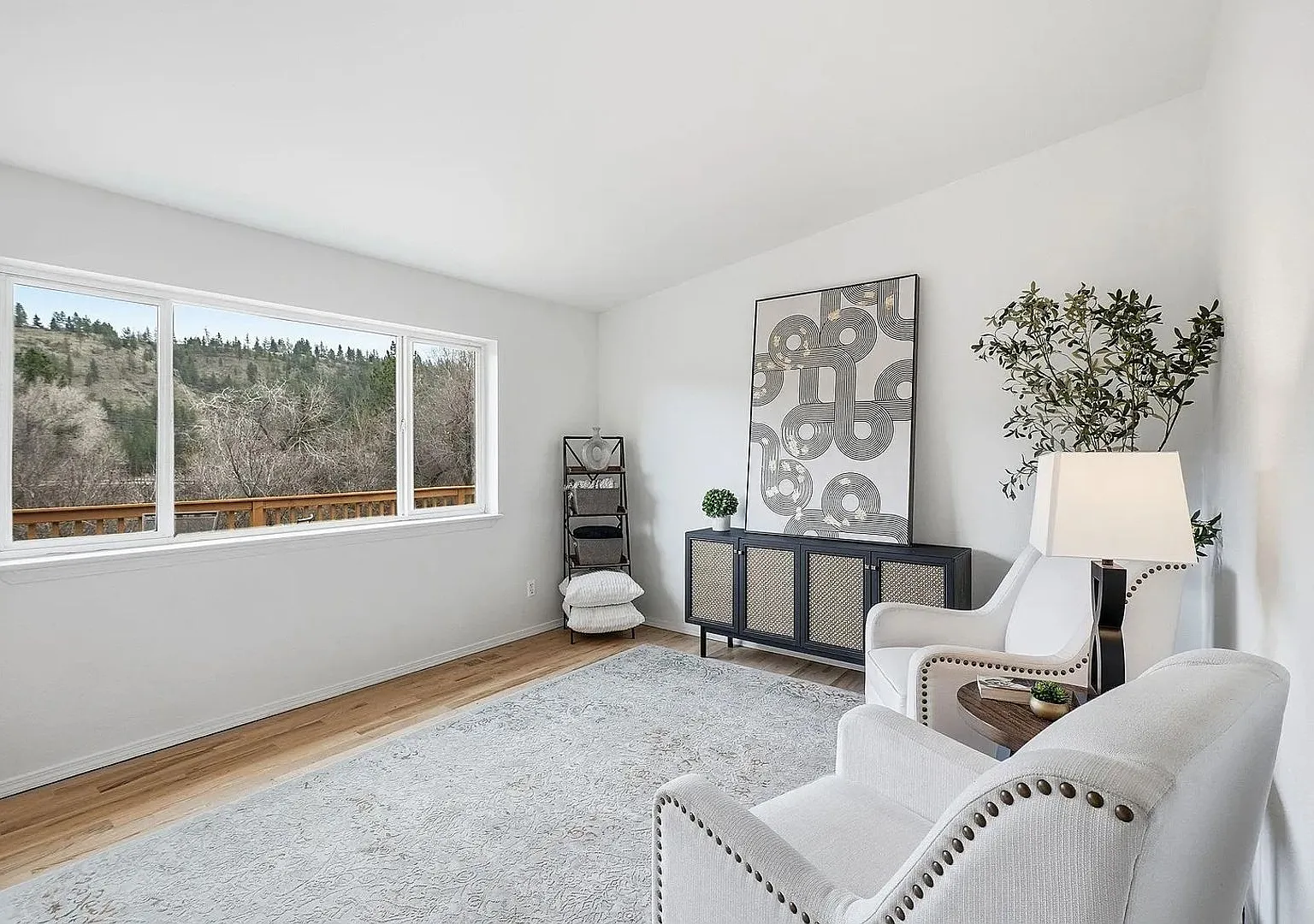 Spacious 4-Bed / 3-Bath South Hill Home Views, Central A/C, Attached Garage — Photo 2