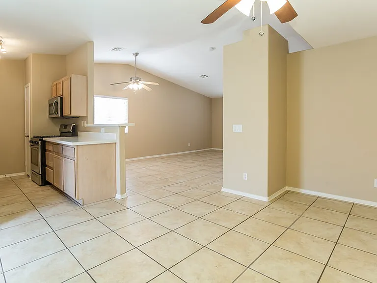 4026 W Red Coach Ave — Photo 5
