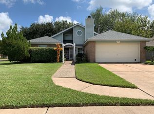 140 Lasso St, Angleton, TX 77515