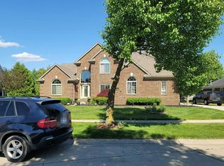19543 Tanglewood Cir, Clinton Township, MI