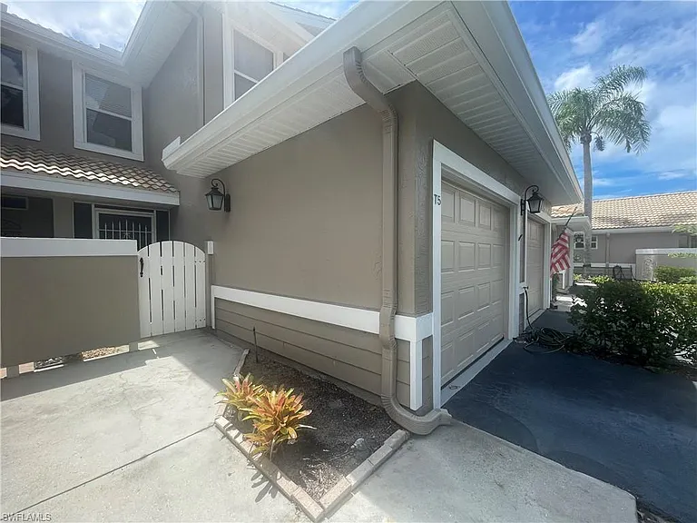 341 Emerald Bay Cir #T5 — Photo 17