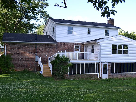 5th image of 102 Loch Lomond Dr