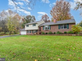 6825 Glatfelters Station Rd, Seven Valleys, PA 17360
