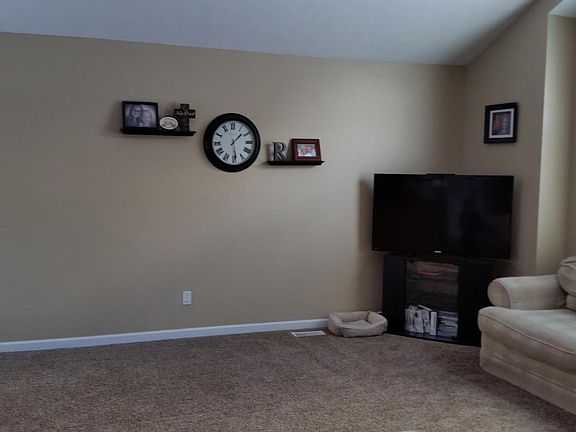 4th image of 741 Edgecreek Dr