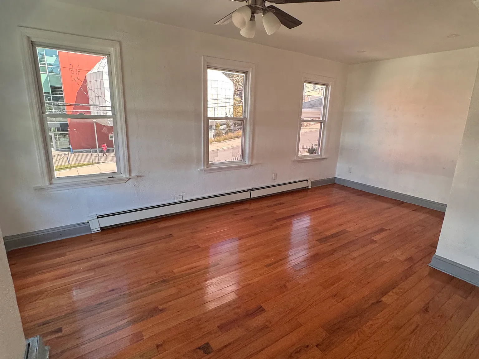2 bed, 700 sqft, $2,820 — Photo 1