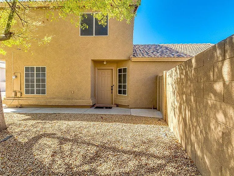 1380 W Whitten St — Photo 2