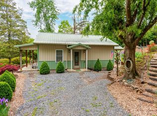 932 Village Cir, Hickory, NC 28602