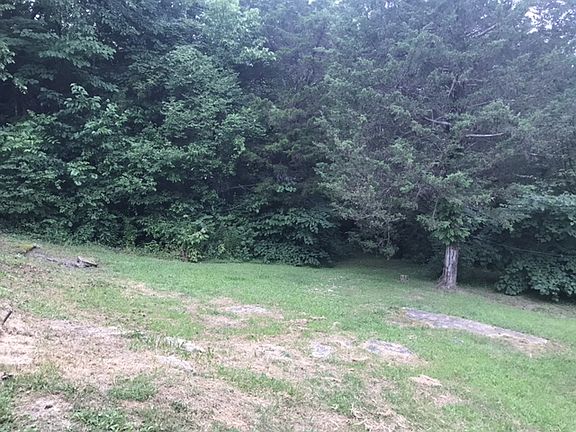 4th image of 856 Tracy Ln