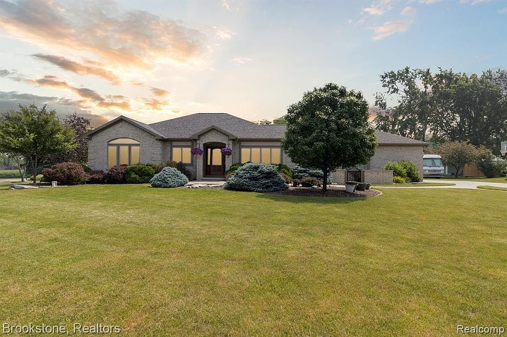 7077 Meadowvue Dr, Grand Blanc, MI 48439 Zillow