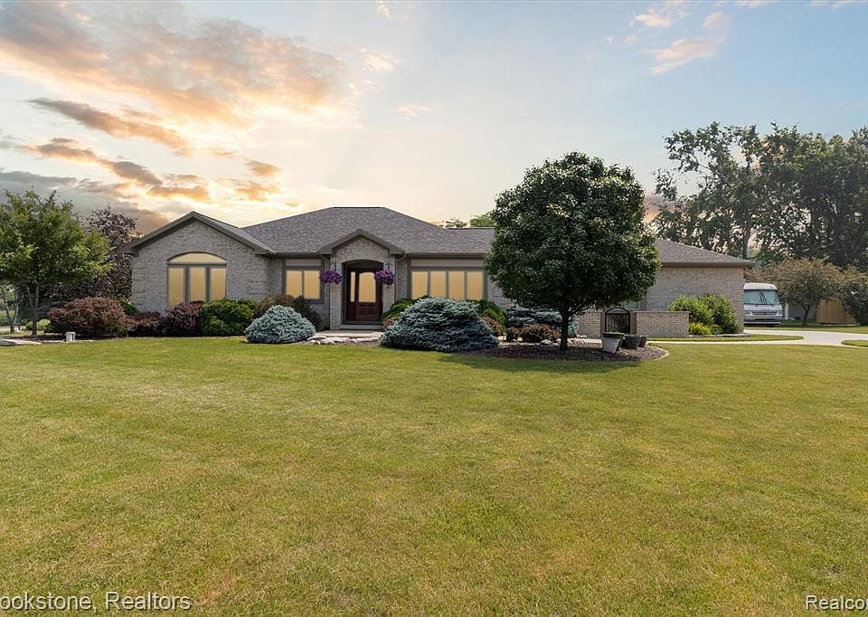 7077 Meadowvue Dr, Grand Blanc, MI 48439 Zillow