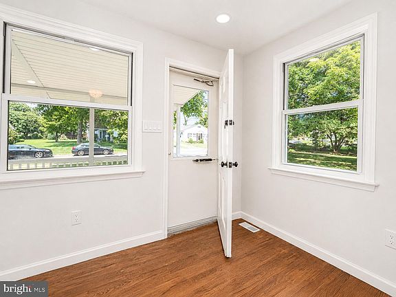 4th image of 324 Valley View Rd