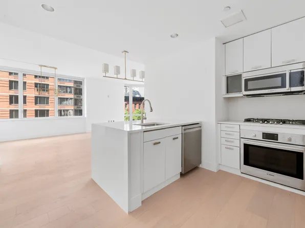 225 East 34th Street 5E image 3 of 20