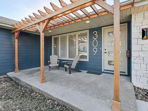 2nd image of 309 Independence St