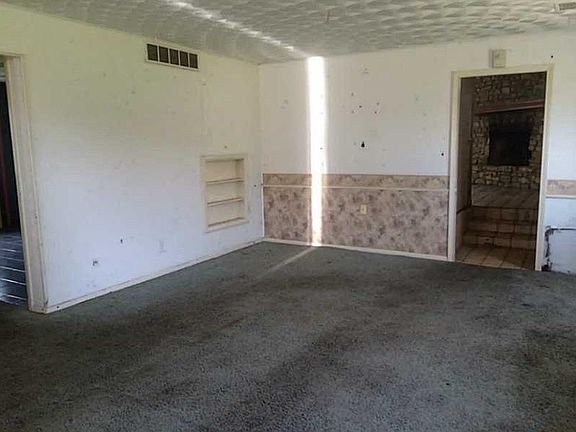 3rd image of 1608 S Emerson Ave