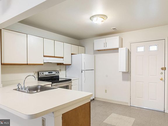 4th image of 1107 Van Buren Way