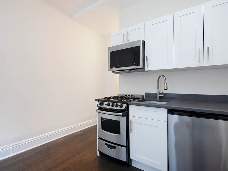 24 Jane St #2C — Photo 3