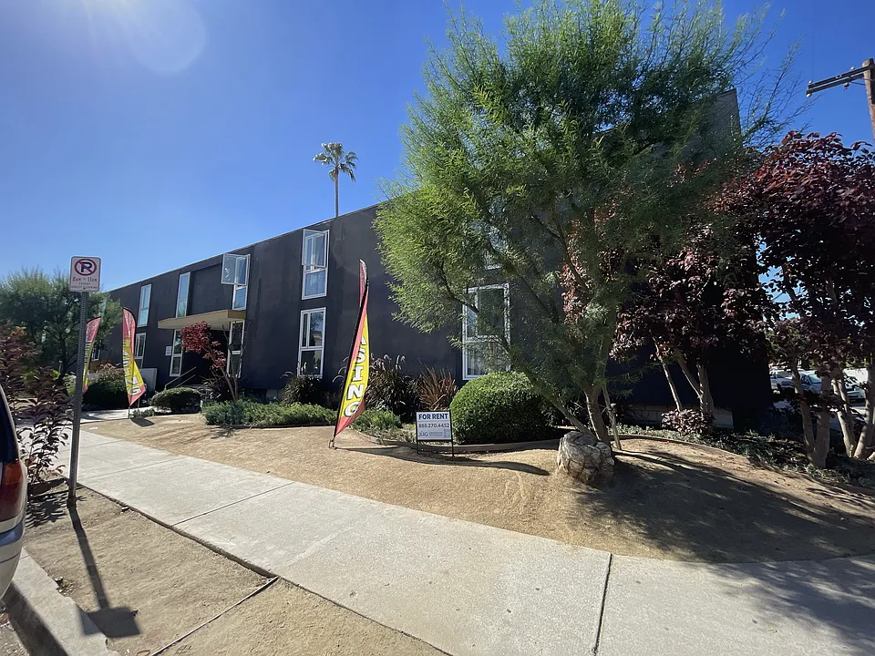 7347 Haskell Ave